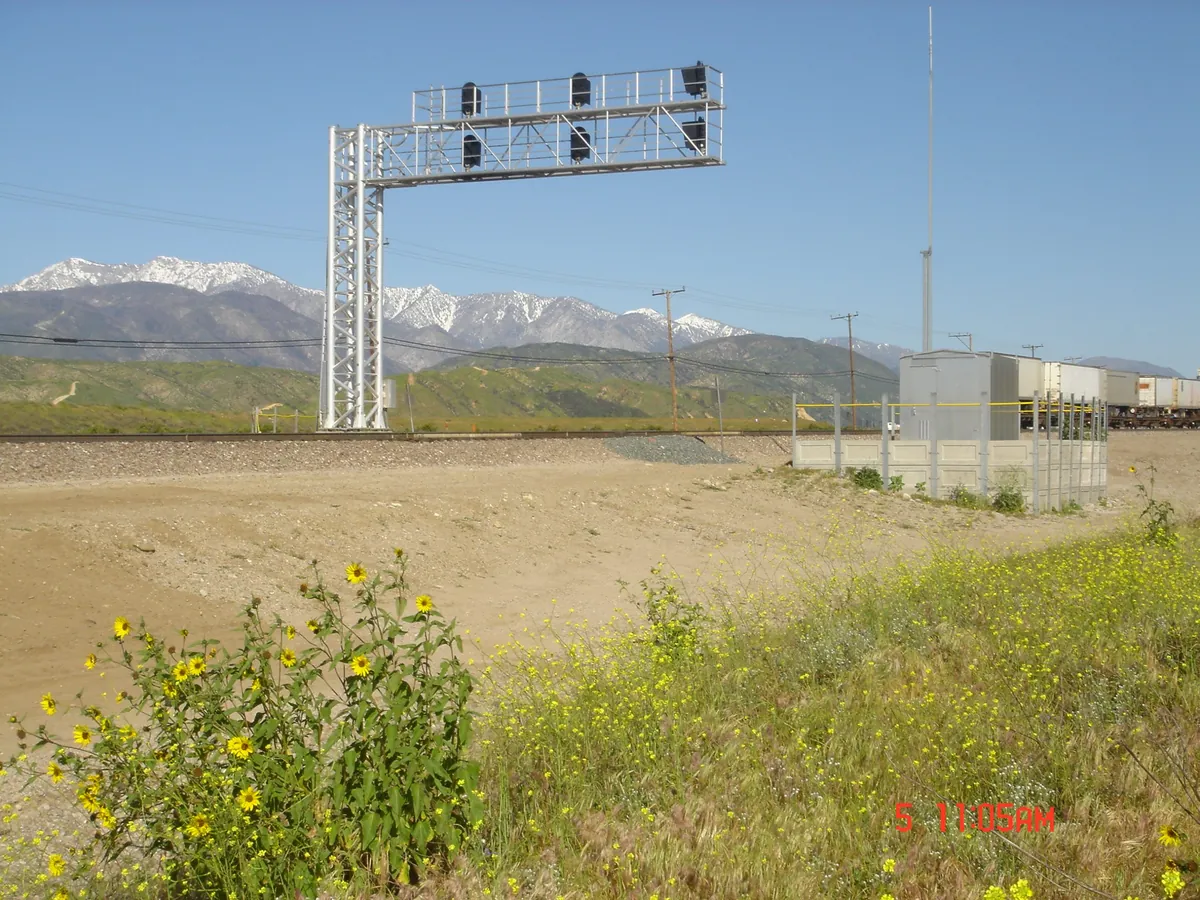 Dixie Precast precast concrete retaining wall — site photo 2
