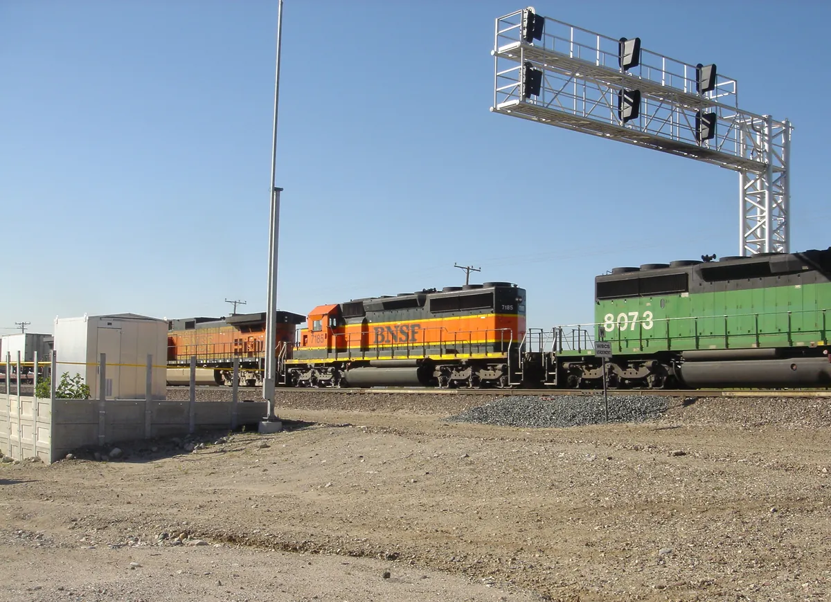 Dixie Precast precast concrete retaining wall — site photo 4