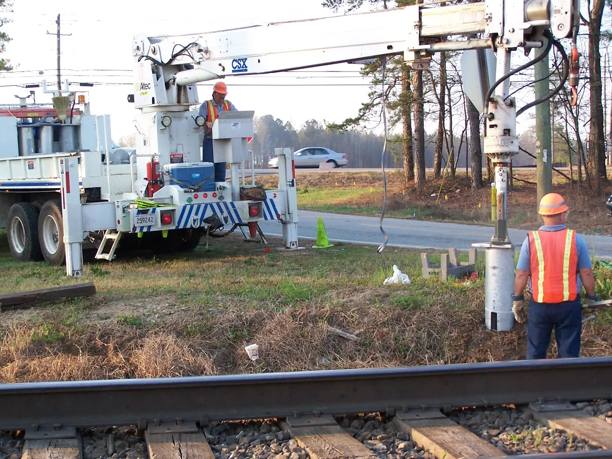 DA-10 helical anchor installed without excavation — site photo 4