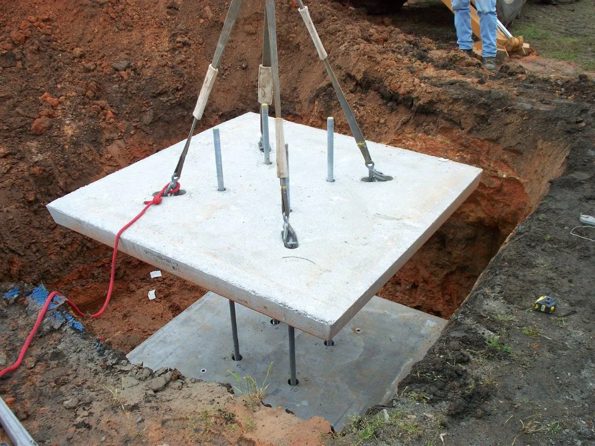 DP-4B precast single mast crossing cantilever foundation — site photo 2