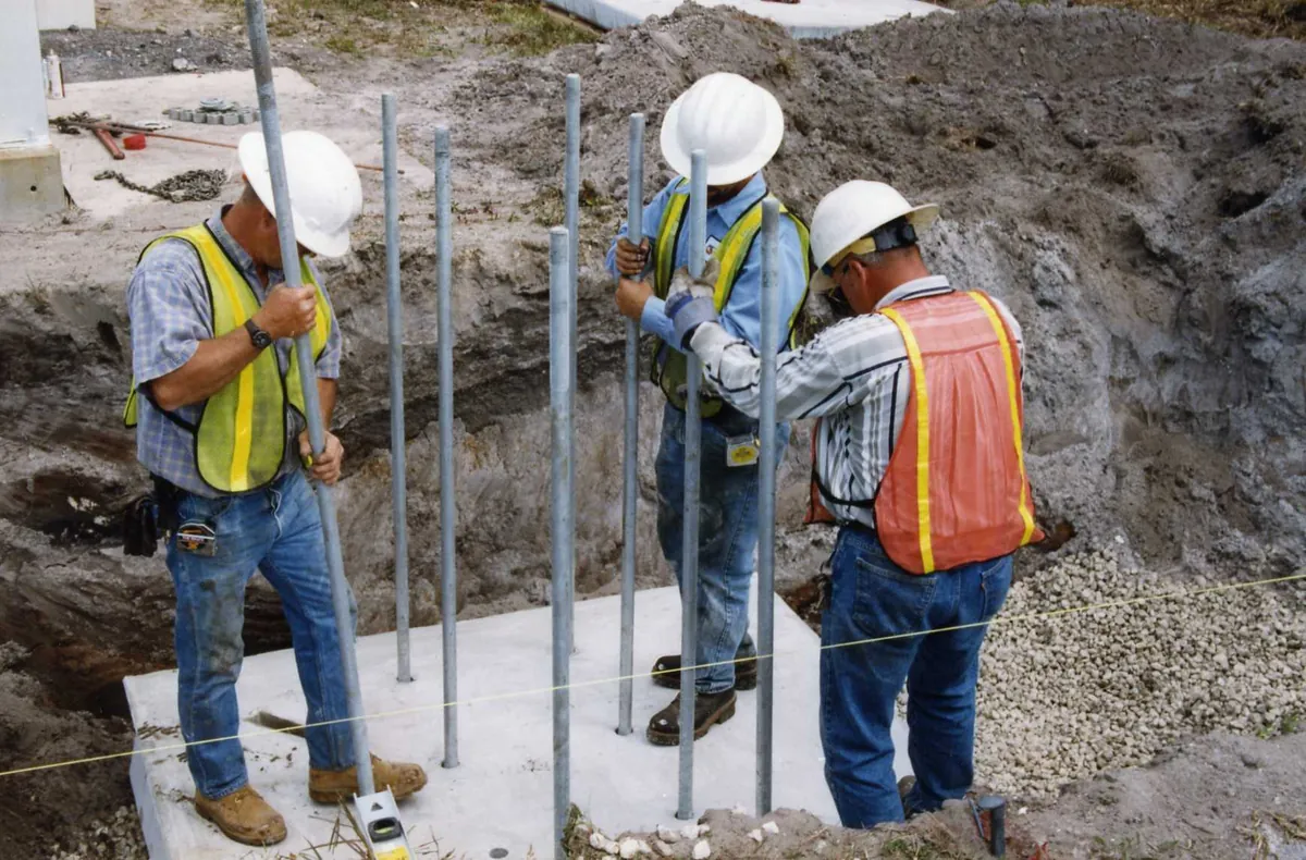 DP-8B precast double mast crossing cantilever foundation — site photo 1