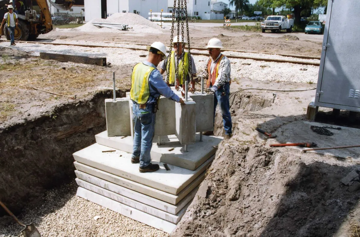 DP-8B precast double mast crossing cantilever foundation — site photo 2