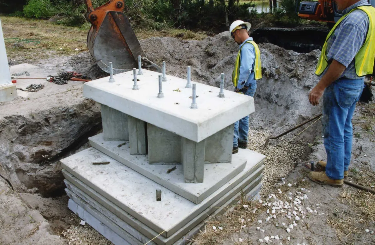 DP-8B precast double mast crossing cantilever foundation — site photo 4