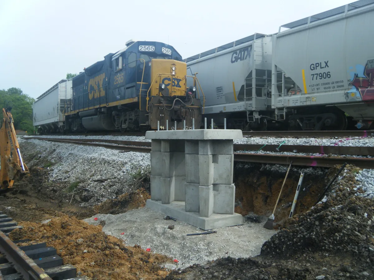 DPS-16H precast signal bridge foundation — site photo 2