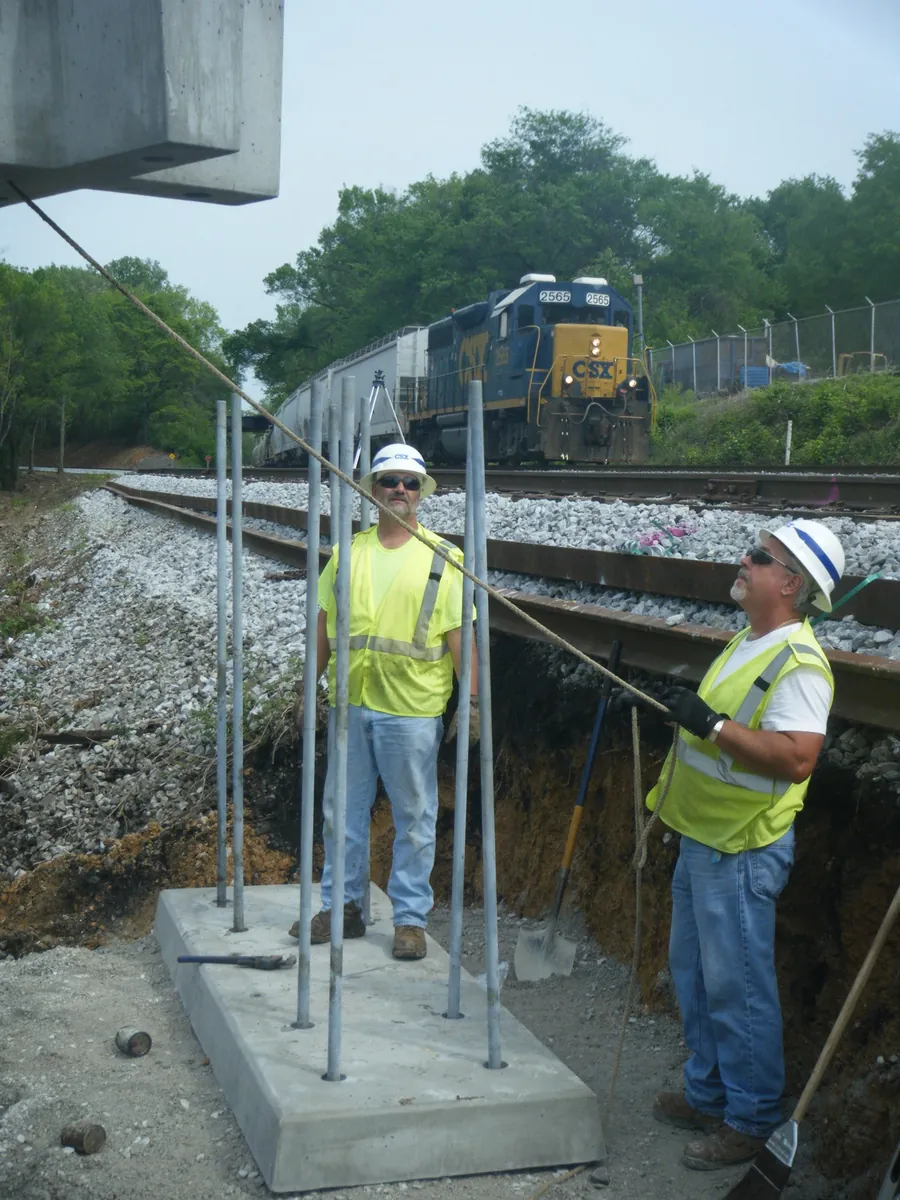 DPS-16H precast signal bridge foundation — site photo 3