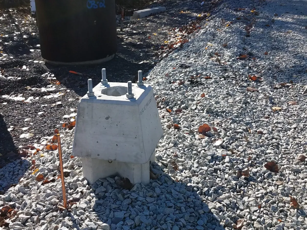 DPS-1A precast flasher foundation — product photo