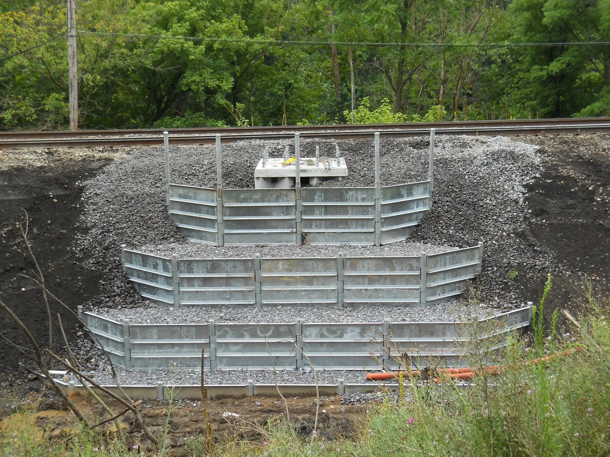 Dixie Precast galvanized steel retaining wall — site photo 2