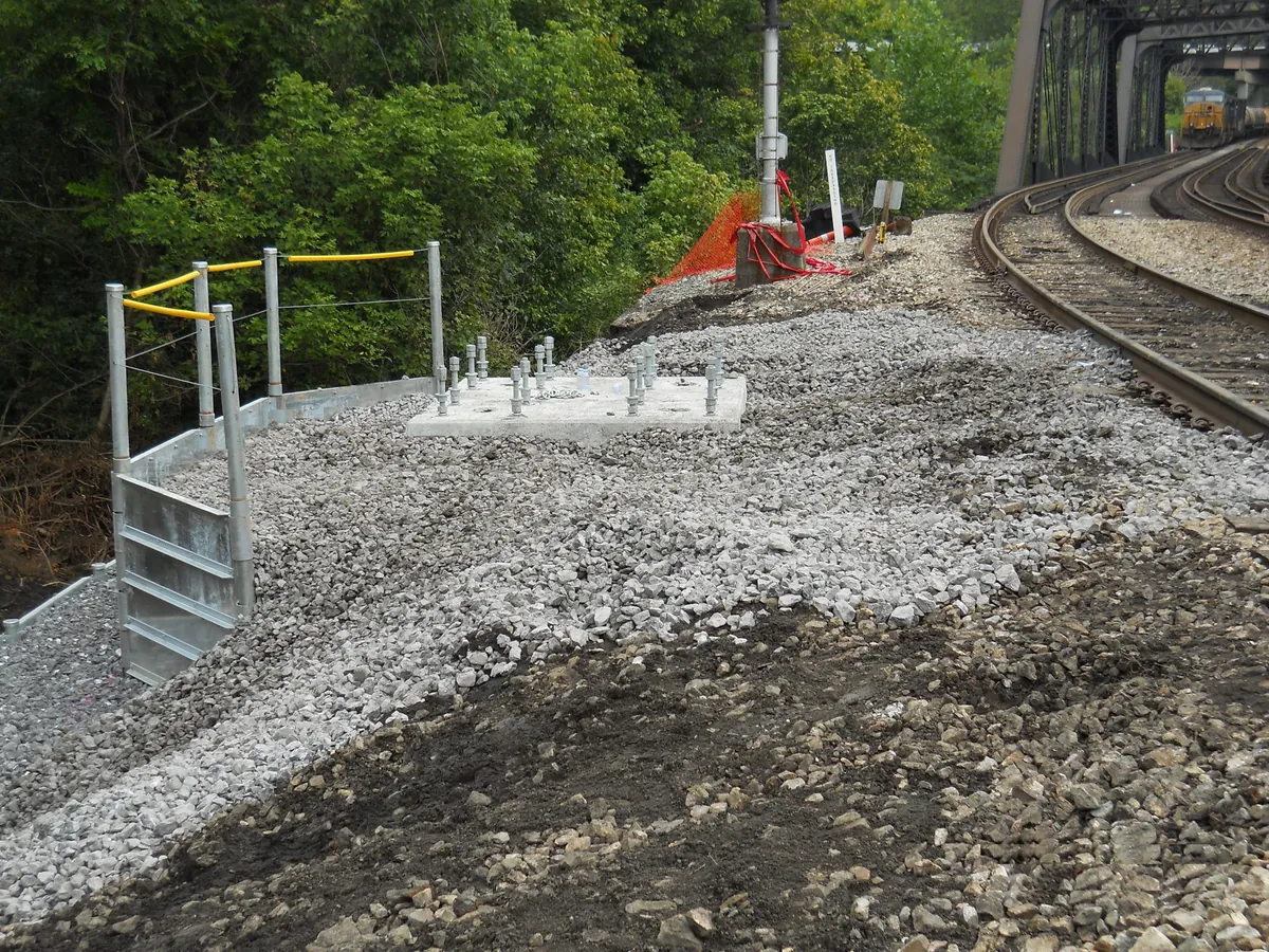 Dixie Precast galvanized steel retaining wall — site photo 3