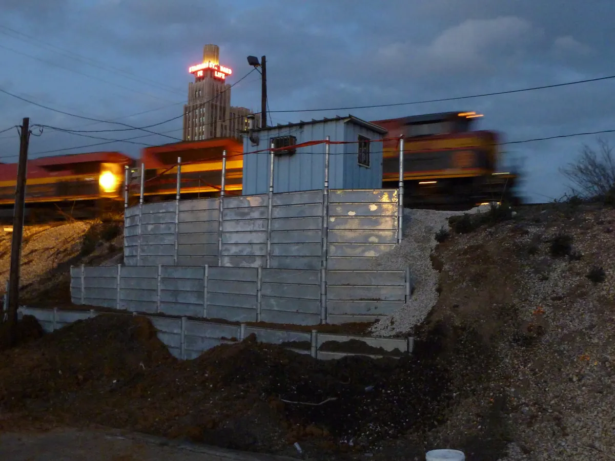 Dixie Precast galvanized steel retaining wall — site photo 4